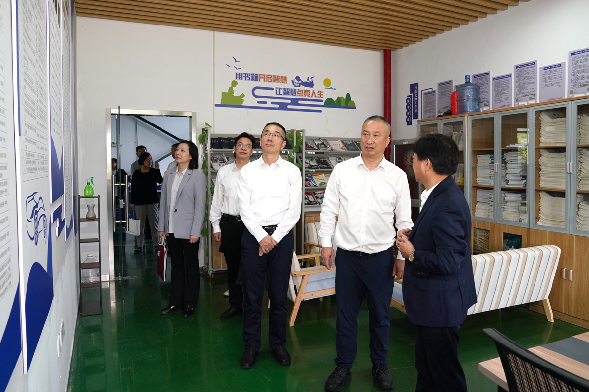 20241009市國資委黨委書記、主任陳文榮調研嘉興市交通學校,右起吳曉斌、陳文榮、柏衛東、朱建華、李利(李阿梅 攝).jpg 20241009市國資委黨委書記、主任陳文榮調研嘉興市交通學校,右起吳曉斌、陳文榮、柏衛東、朱建華、李利(李阿梅 攝).jpg